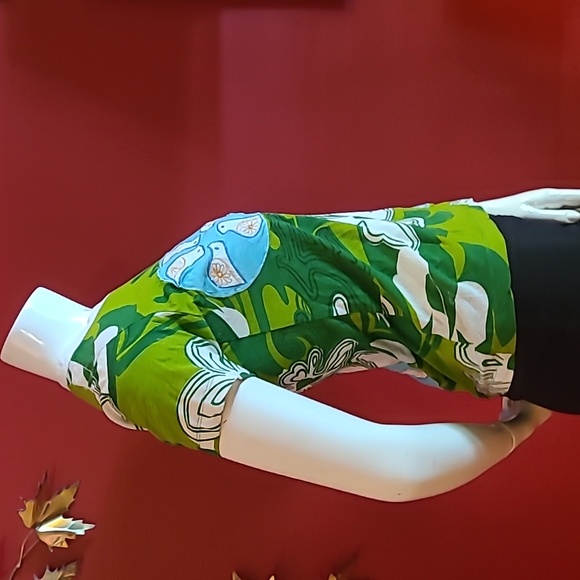 Unique T-shirt Soft Embroidered Size Small Patchwork Floral - Picture 3 of 9